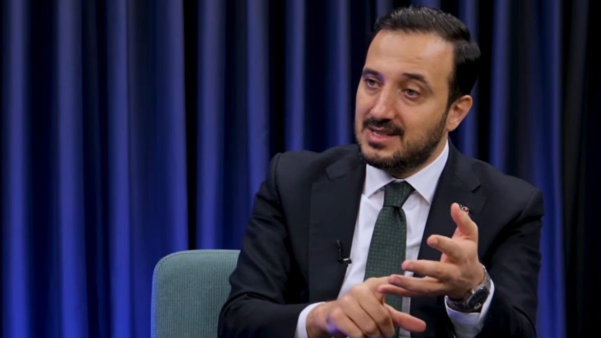 Abdullah Özdemir, deprem bölgesindeki çalışmaları anlattı: CHP ile AK Parti gece ve gündüz kadar farklı