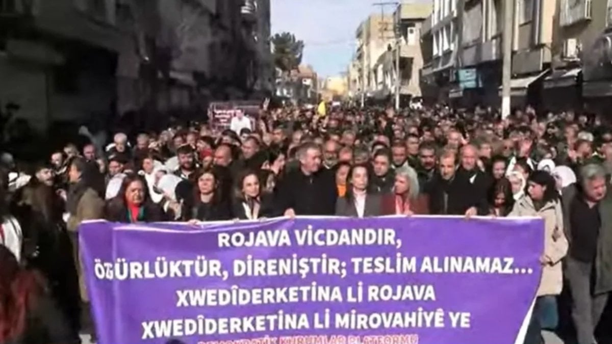 DEM Parti’den Suriye sınırında grup toplantısı: Yürüyüş yapıldı