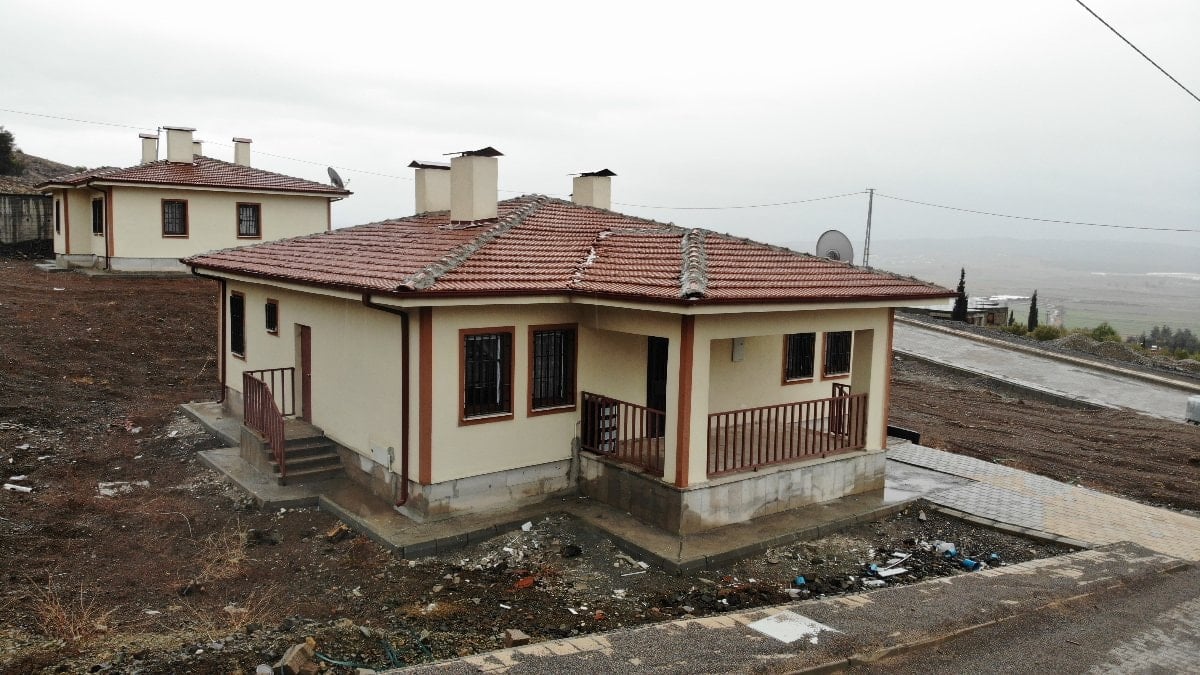 Kahramanmaraş’ta yuvasına kavuşan depremzede sevincini paylaştı