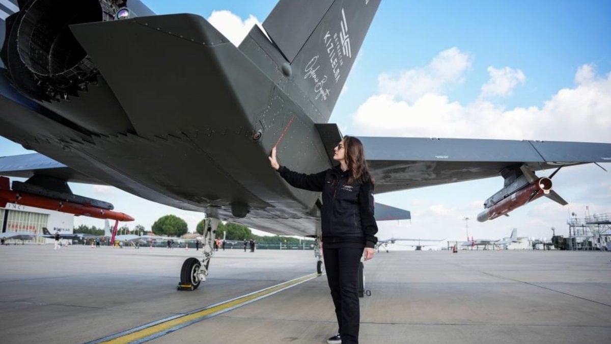 KIZILELMA’yı uçuran kadın pilot Elif Ergin kariyerini ve çalışmalarını anlattı