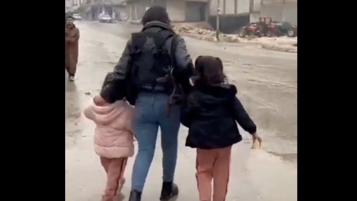 YPG/PKK’lı teröristler Ayn el-Arab’da çocukları kalkan yapmaya başladı