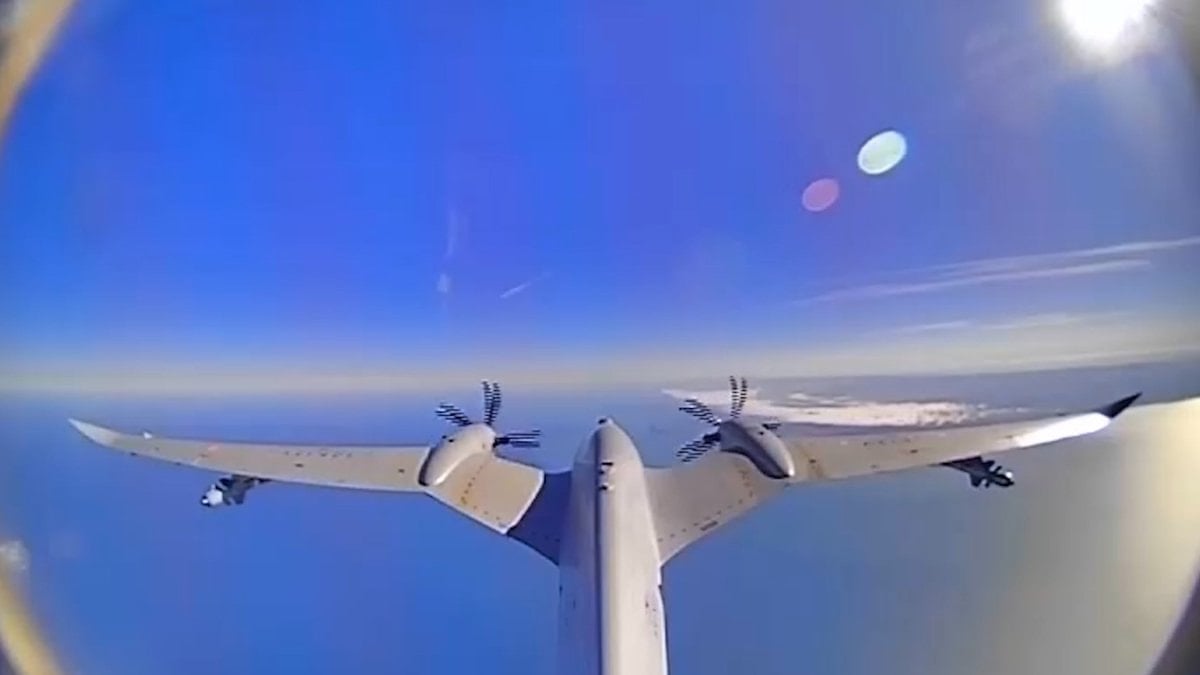 AKINCI’dan tam isabetli hava-hava atışı: Yerli mühimmat EREN ile hedef İHA imha edildi