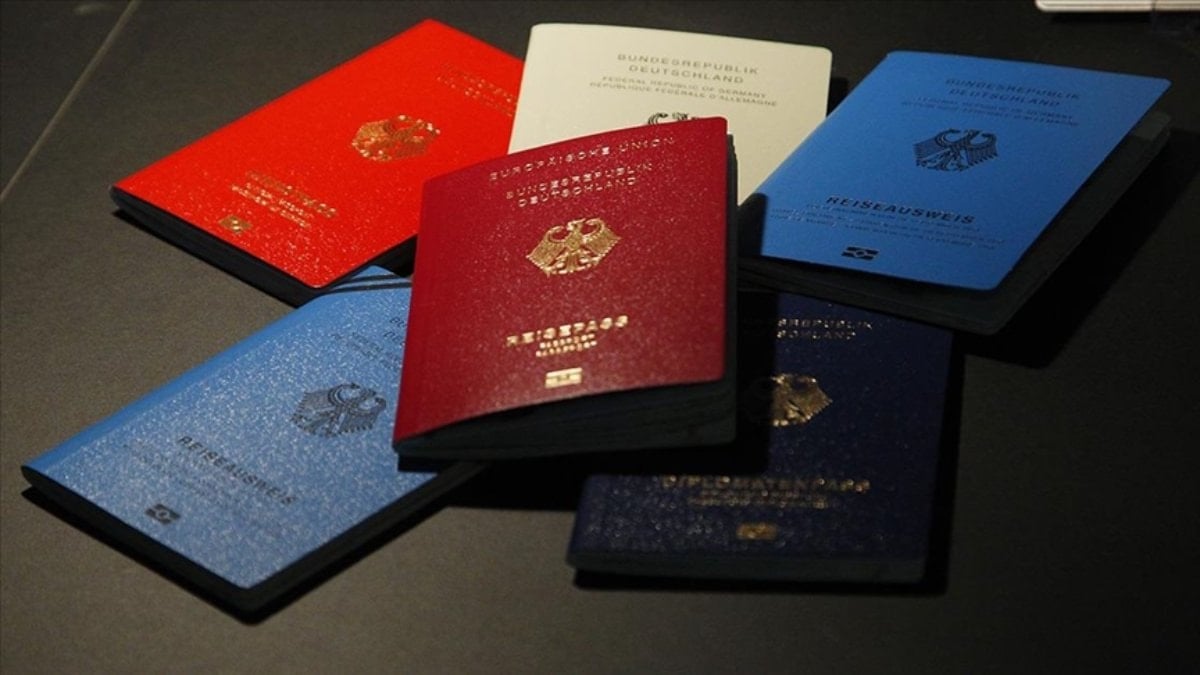 Almanya’da gurbetçiler Türk pasaportuna ilgi göstermedi