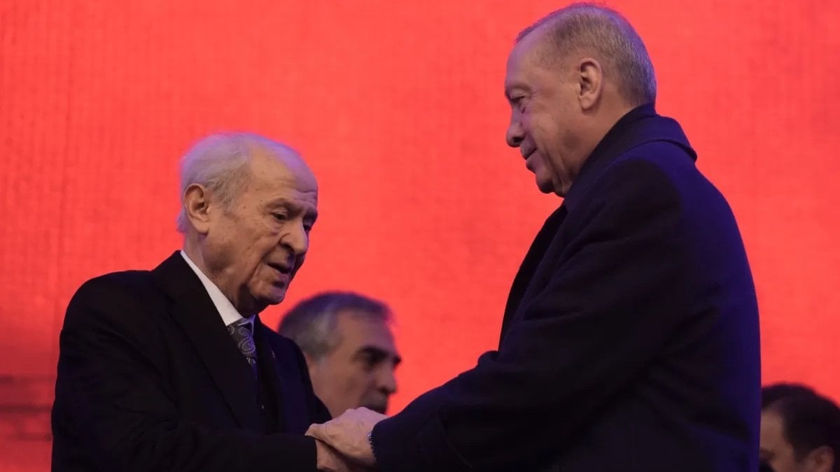 Cumhurbaşkanı Erdoğan’dan Bahçeli’ye MHP’nin kuruluş yılına özel tebrik çiçeği