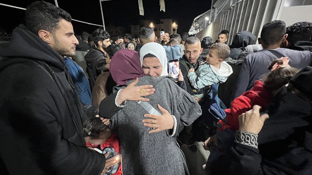 İsrail, para ve tehditle Gazze’ye dönüşü durduruyor