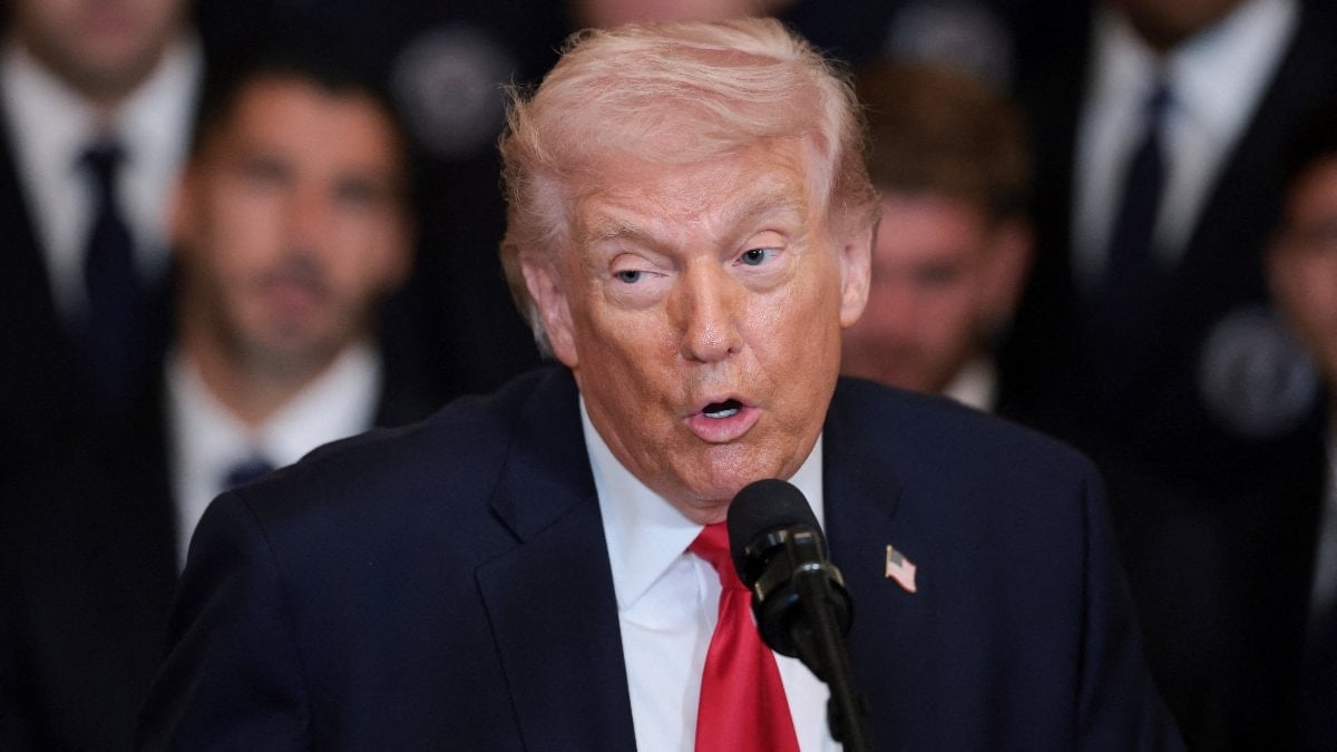 ABD Başkanı Trump’tan İran ordusu ile polisine silah bırakma çağrısı