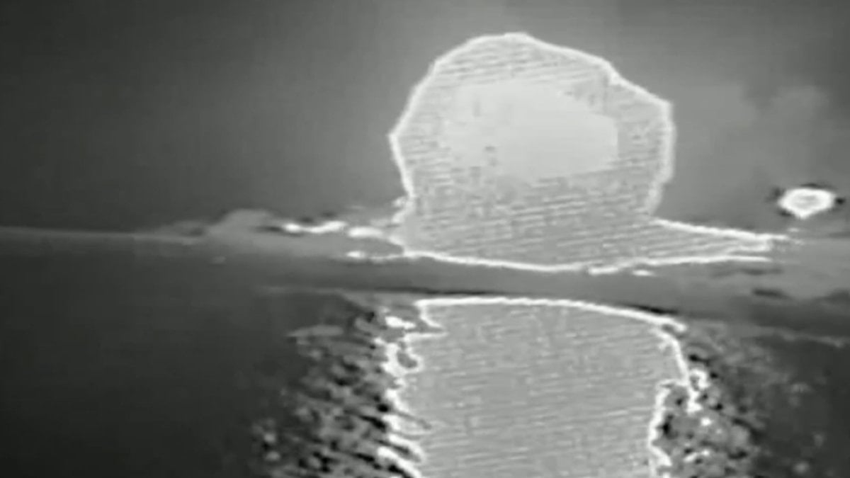 ABD, İran’ın Umman Körfezi’ndeki 11 gemisini batırdı