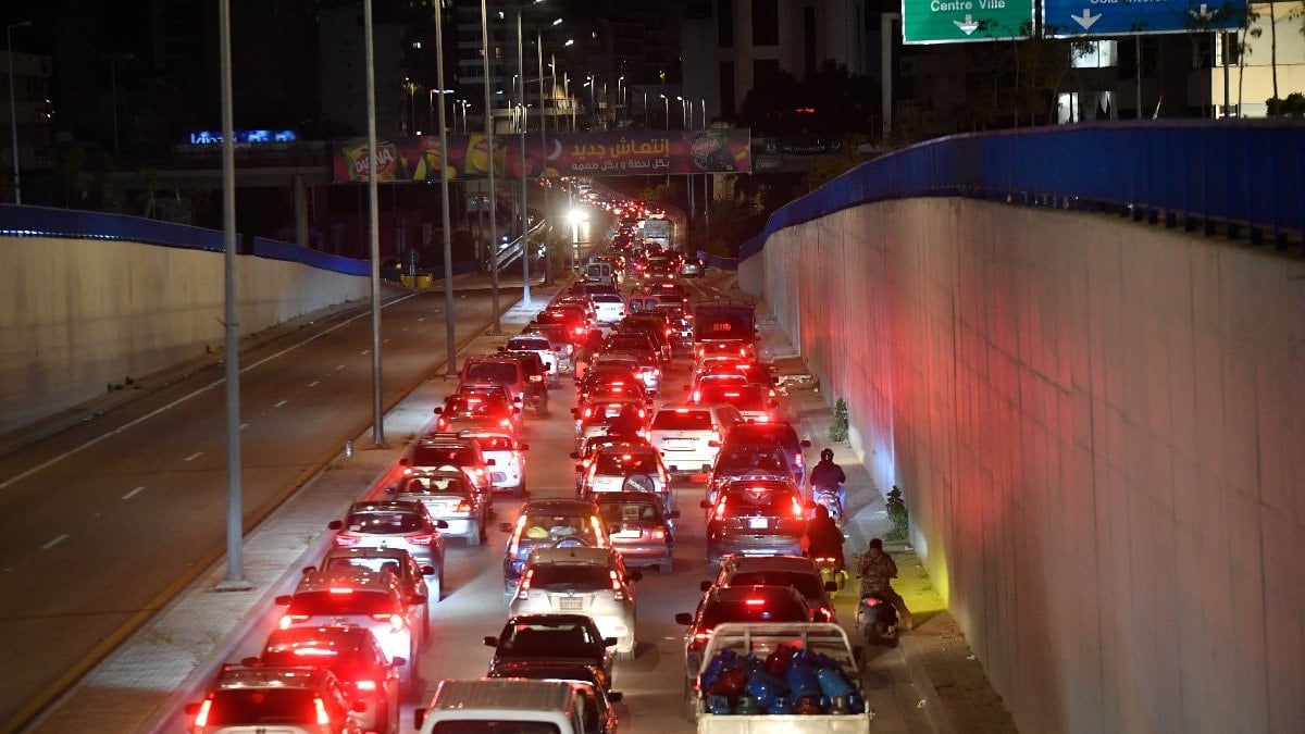 Binlerce kişi Beyrut’tan ayrılıyor