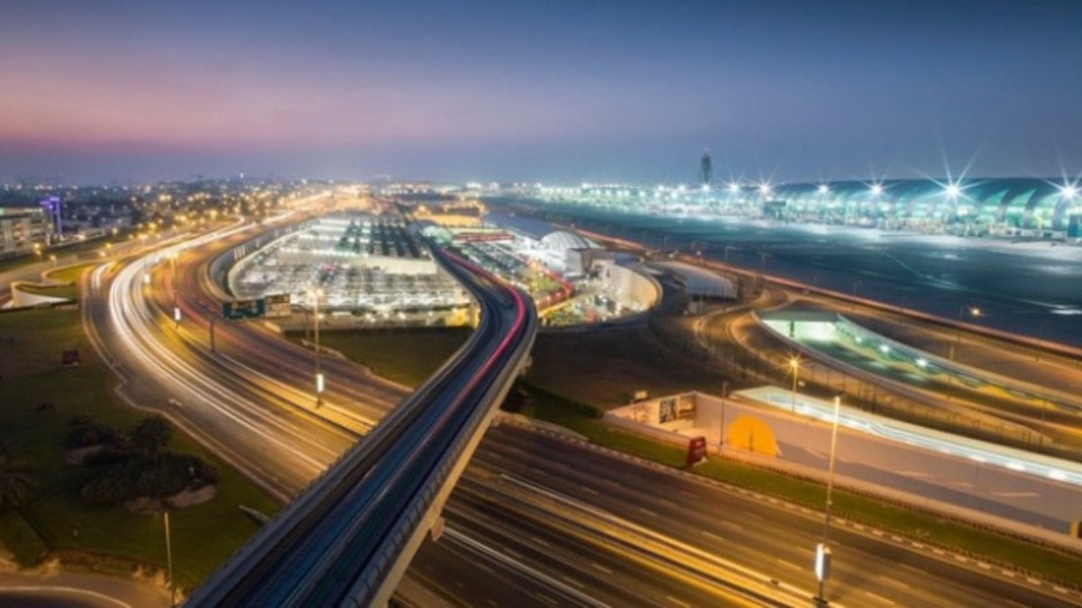 Dubai Uluslararası Havalimanı, uçuşları geçici olarak askıya aldı