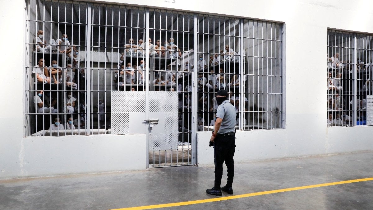 El Salvador’da suça sürüklenen çocuklara müebbet hapis yolu açıldı