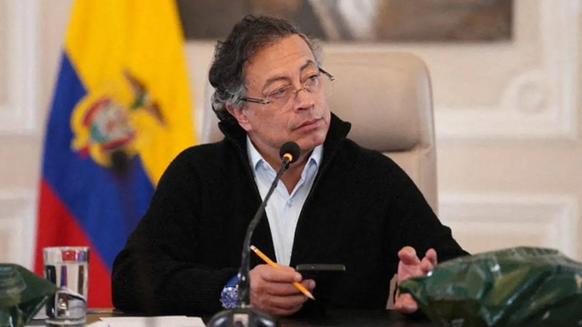 Gustavo Petro’dan, Trump’a: Netanyahu ile arana mesafe koy