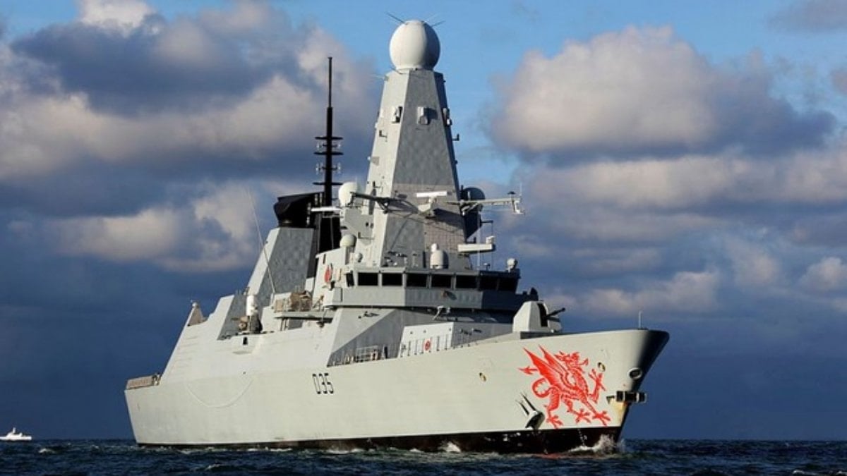 İngiliz savaş gemisi HMS Dragon Doğu Akdeniz’de