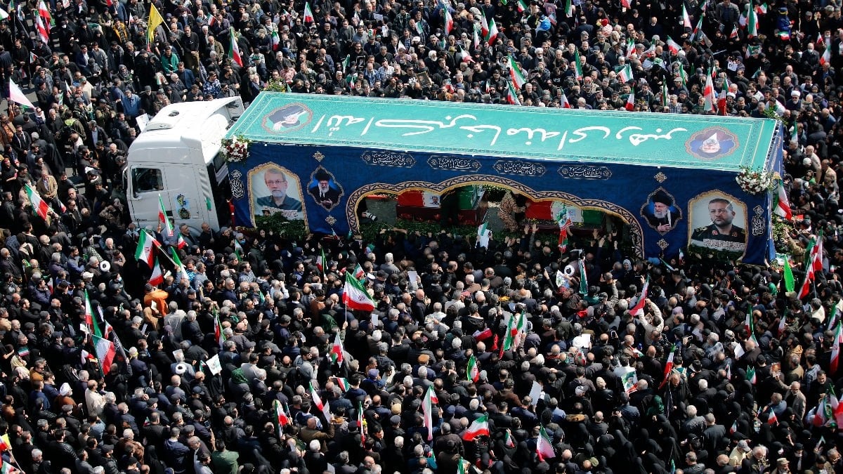 İran’da Laricani’nin cenaze törenine binler katıldı