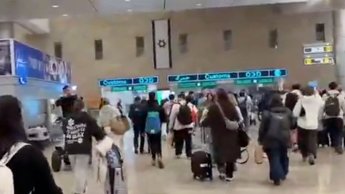 İran’ın misilleme saldırılarına sürerken İsrailliler havaalanlarına akın etti