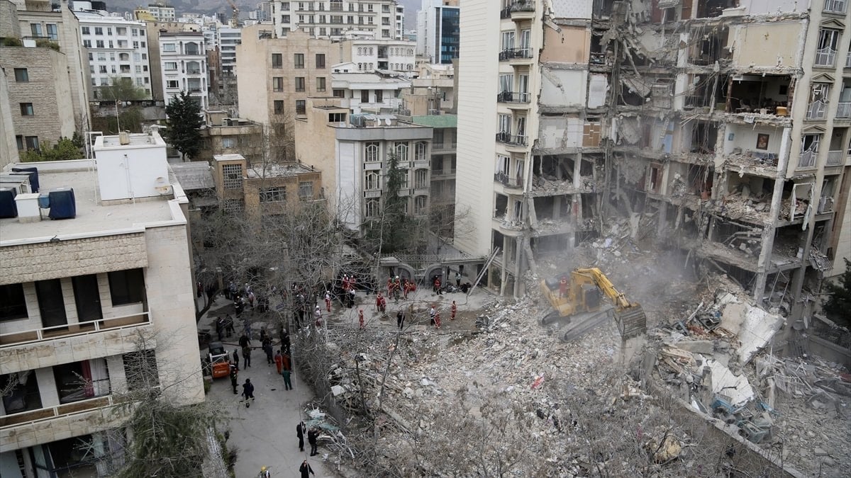 İsrail, Tahran’da komuta merkezleri ve silah üretim tesislerini vurduğunu ileri sürdü