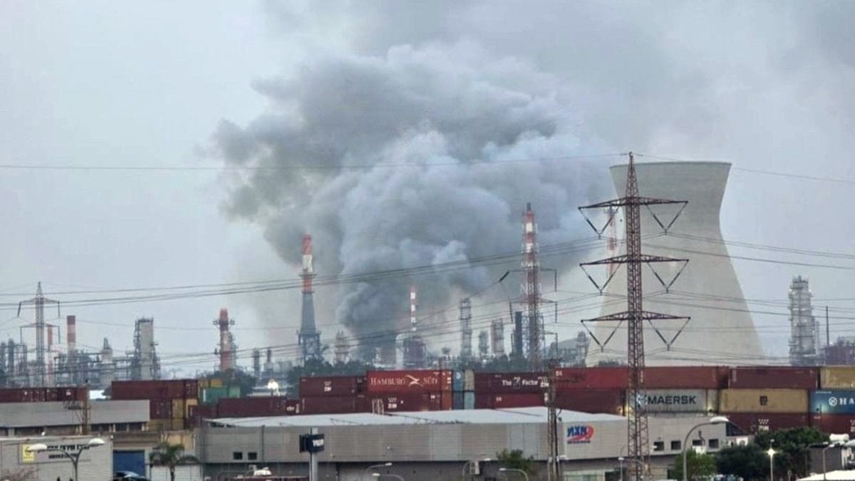 İsrail’in Hayfa petrol tesisinde patlama: Siyah dumanlar yükseldi