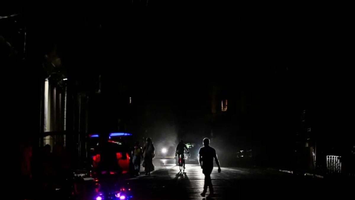 Küba’da 10 milyon kişi yine karanlıkta