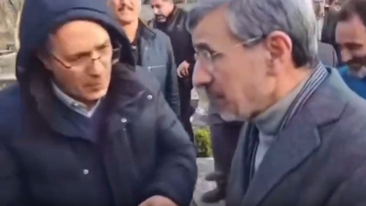 Öldüğü iddia edilen Ahmedinejad’dan mezarlık ziyareti