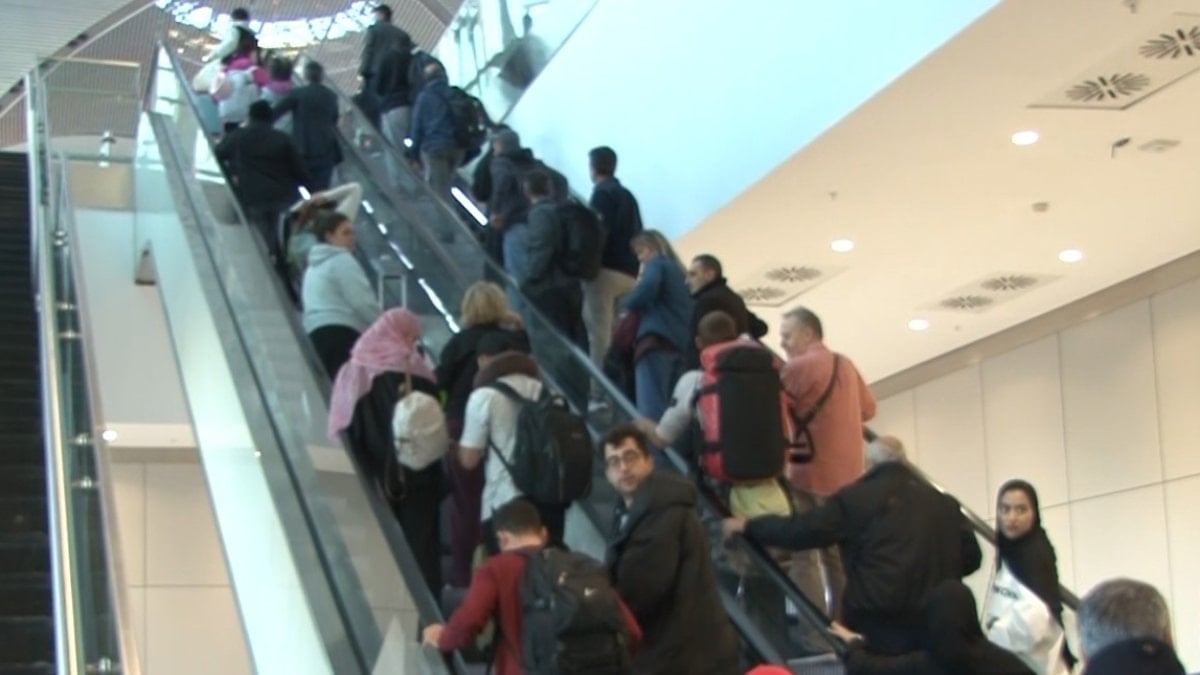 Savaş sonrası Katar’da mahsur kalan Türk vatandaşları Türkiye’ye döndü