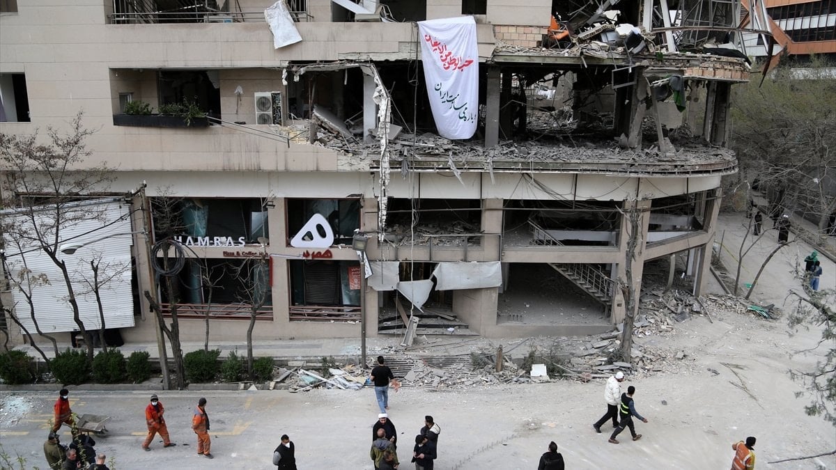 Tahran’da vurulan Al Araby TV binası görüntülendi