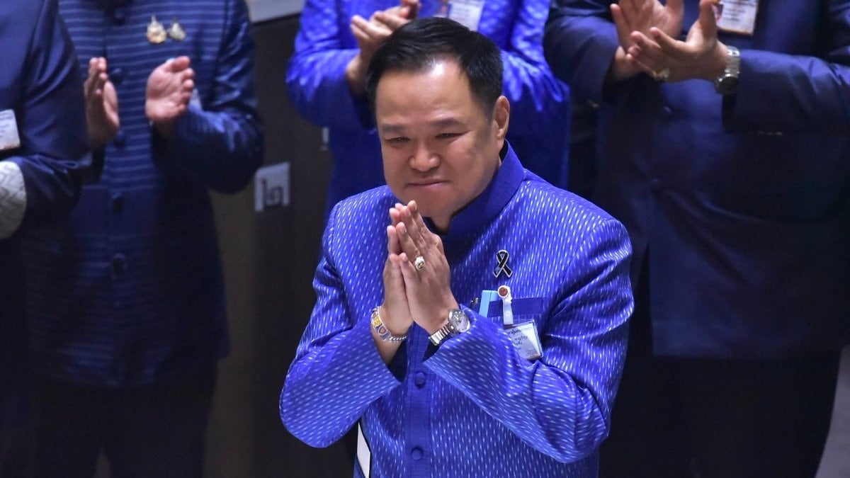 Tayland’da bir ilk: Charnvirakul yeniden başbakan