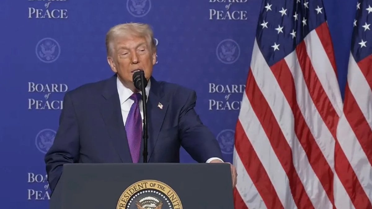 Trump’tan ‘USS Gerald R. Ford’ açıklaması: Canımızı kurtarmak için kaçtık