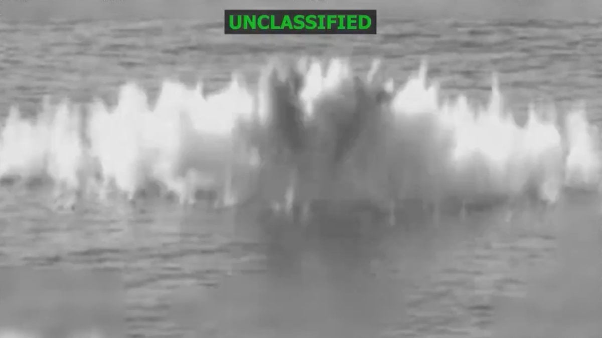 ABD, Pasifik Okyanusu’nda bir gemiyi vurdu