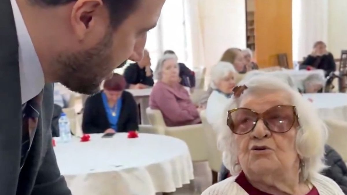 Abdullah Özdemir’den huzurevi ziyareti: Yaşlı kadın Cumhurbaşkanı Erdoğan anısını anlattı