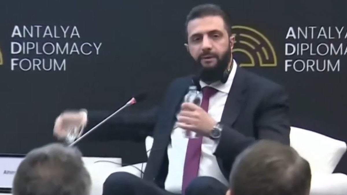 Ahmed Şara’dan Antalya’da su şişesi göndermesi: Britanya’dan daha iyi