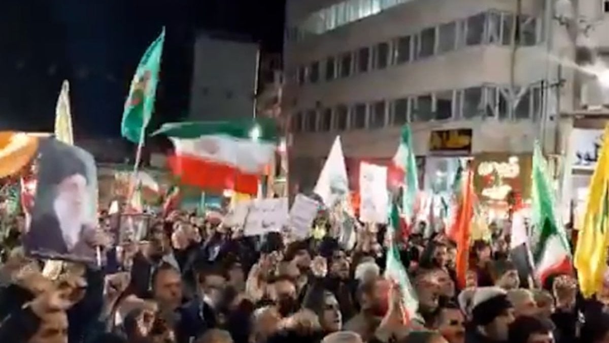 Ali Hamaney’in ölümünün 40’ıncı gününde İranlılar sokaklara döküldü