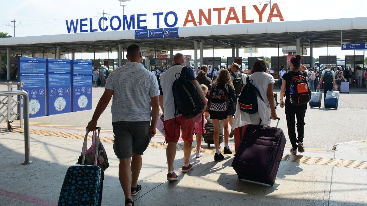 Antalya’da erken rezervasyonlarda talep umudu sürüyor