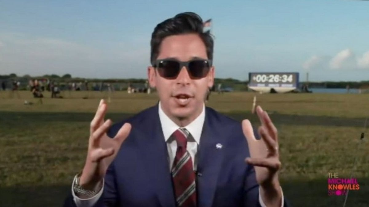 Artemis II canlı yayınında ‘yeşil ekran’ tartışması: Sunucu çimlere dokunarak kanıtladı