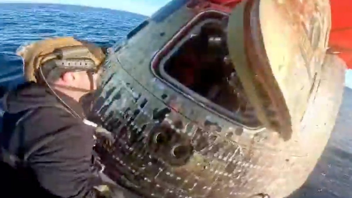 Artemis II’den Dünya’ya dönüş anı: Tarihin en uzak yolculuğu tamamlandı