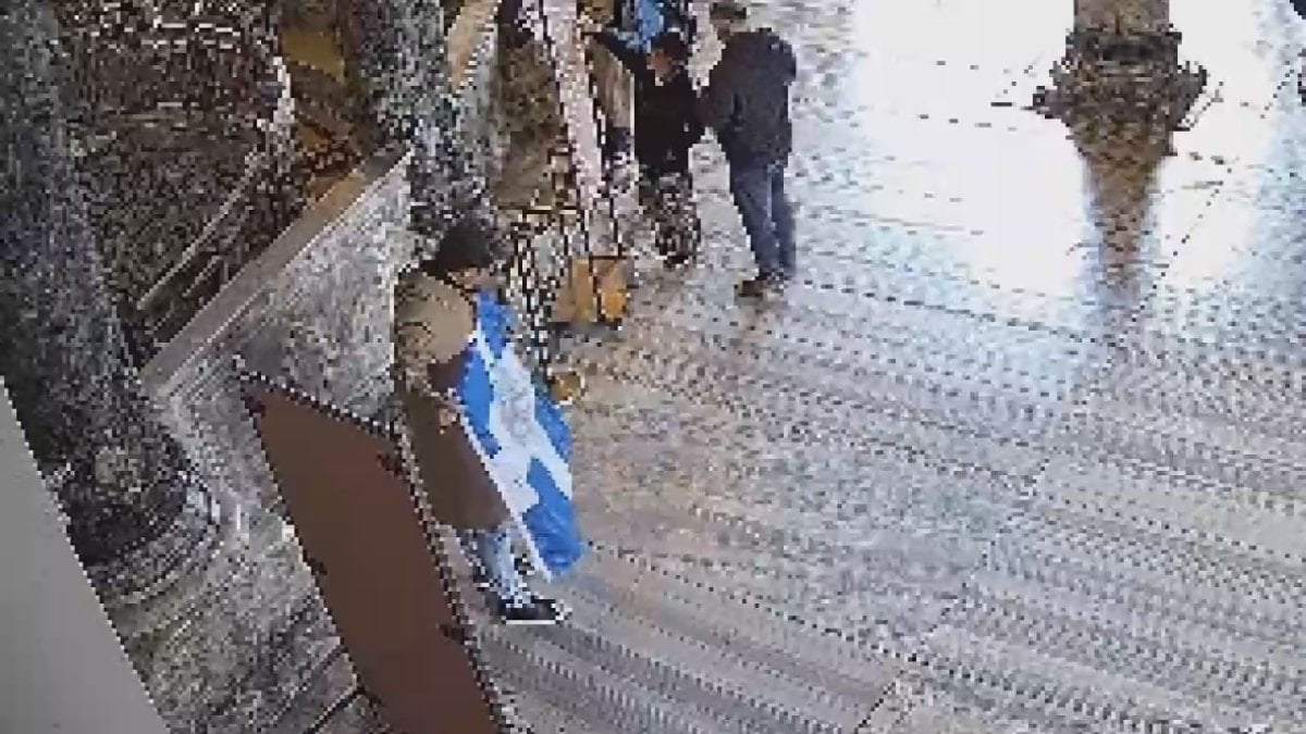 Ayasofya Camii’nde provokatif eylem: 2 yabancı uyruklu şüpheli tutuklandı