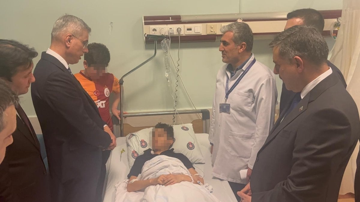 Bakanlar, Kahramanmaraş’taki okul saldırısında yaralanan öğrencileri ziyaret etti