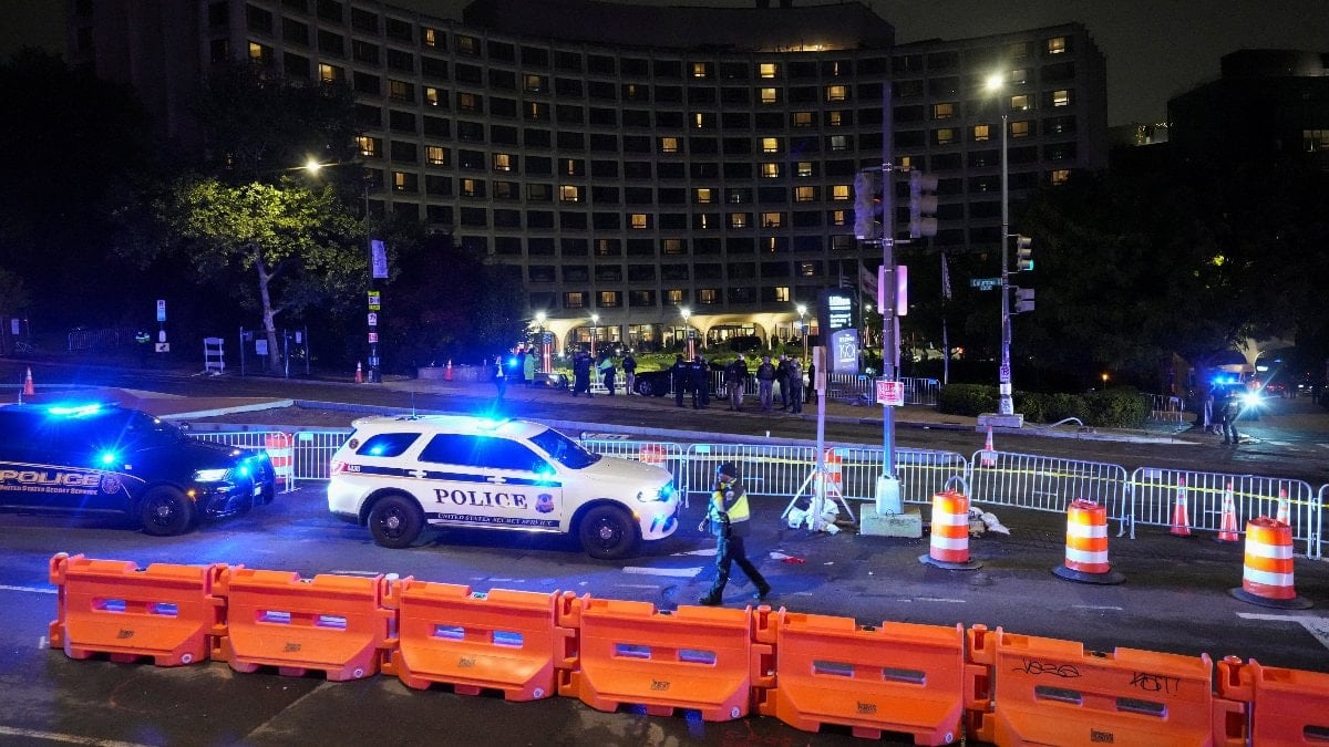 Beyaz Saray Muhabirleri Yemeği’nde kaos: Trump salondan çıkarıldı