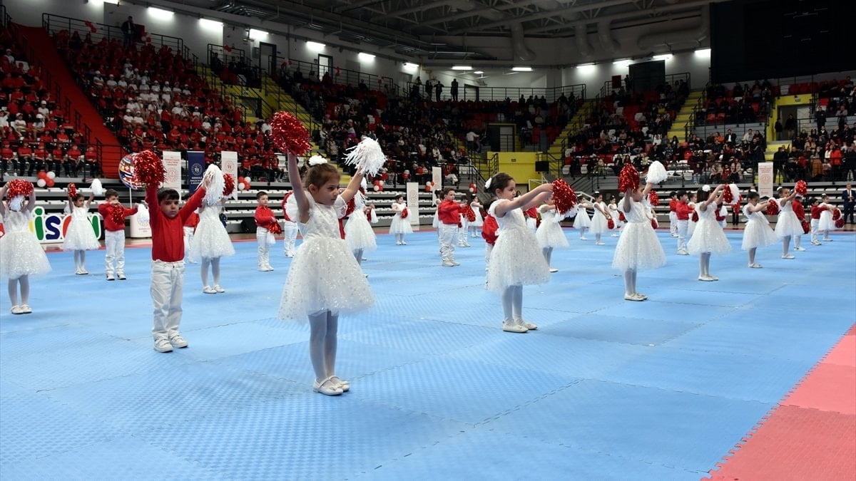 Bir annenin 23 Nisan isyanı: Parası olmayan çocuk ne yapsın