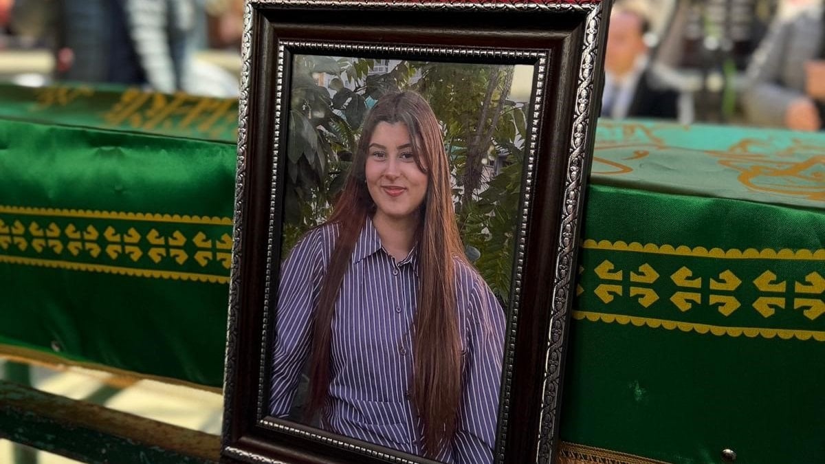 CHP’li başkanın tacizini ifşa eden ve hayatını kaybeden kız, defnedildi