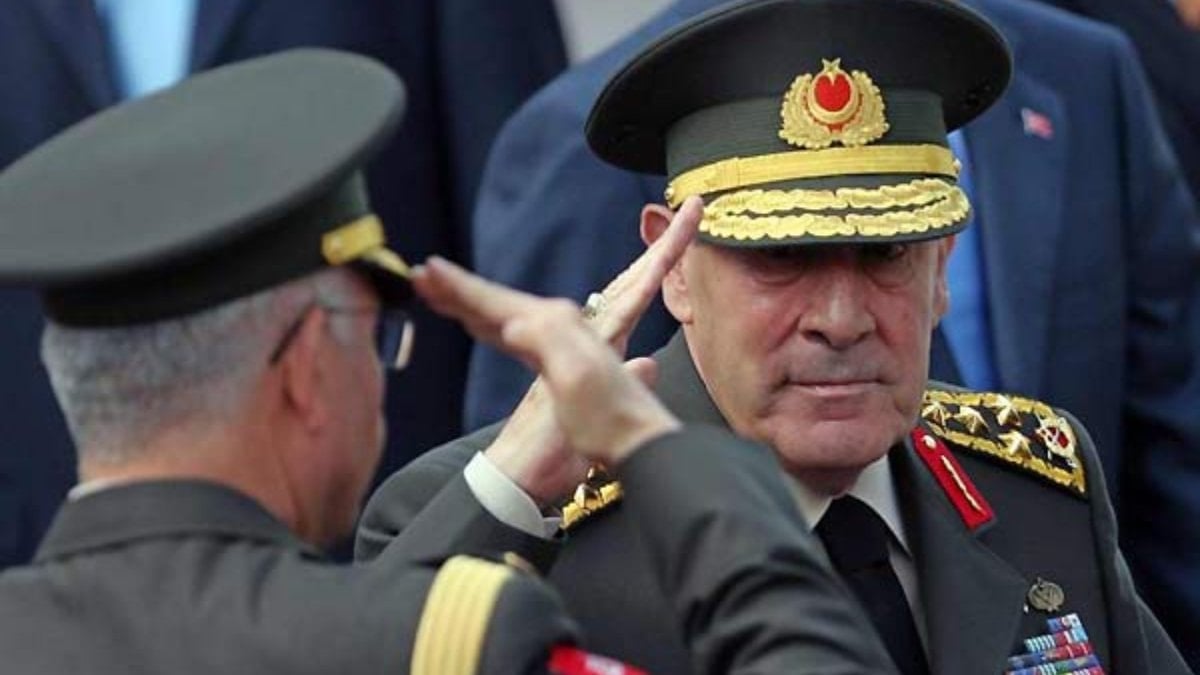 Demokrasi tarihinde kara leke: 27 Nisan muhtırasının üzerinden 19 yıl geçti