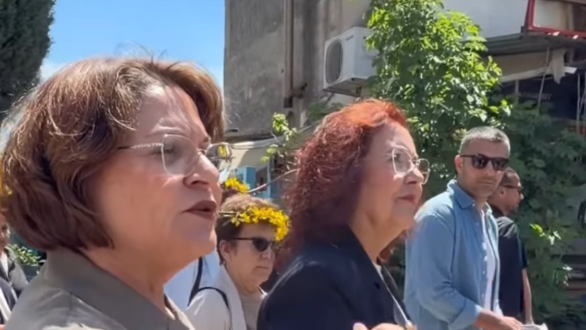 Didim Belediye Başkanı, sağa bakan Atatürk büstünü övdü