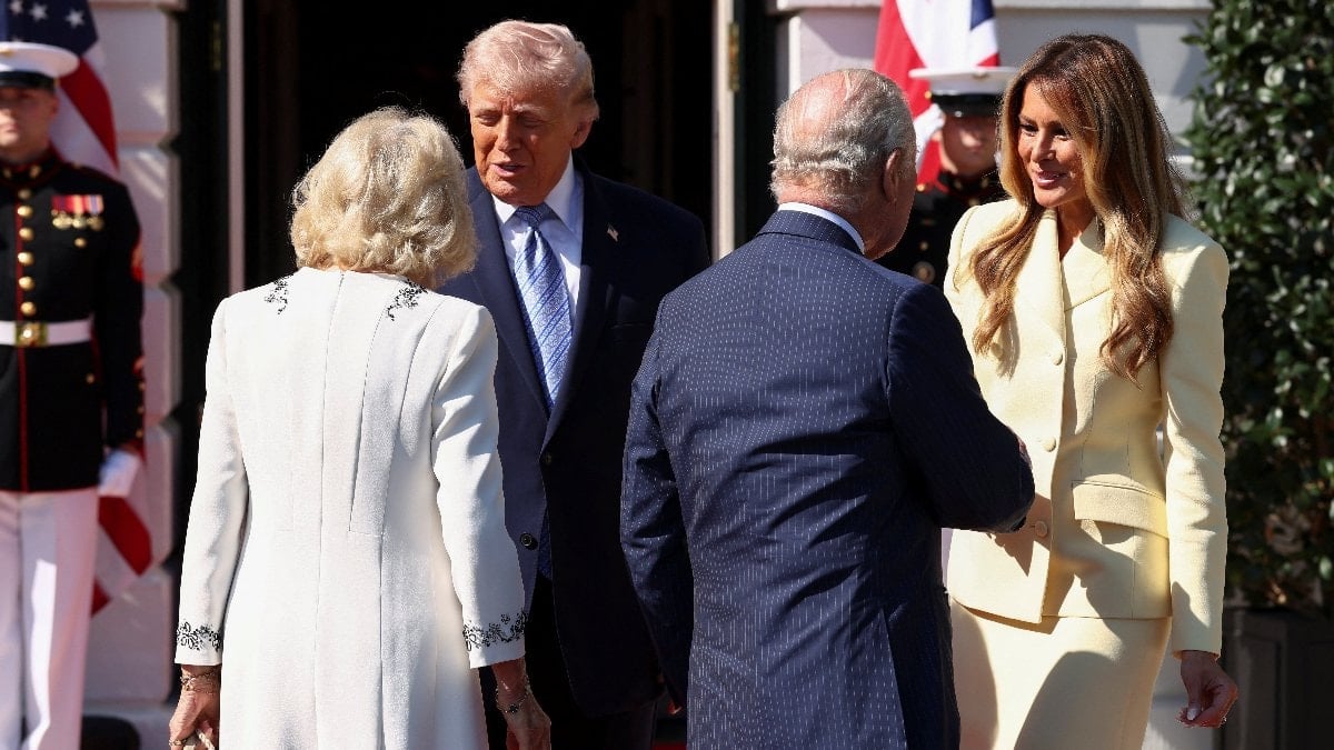 Donald Trump’ın, liderlere uyguladığı ‘el çekme’ tarifesi Kral Charles’a işlemedi