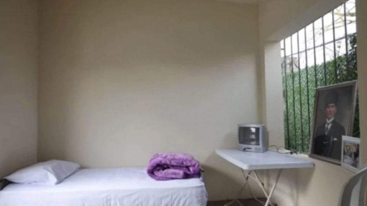 Ekrem İmamoğlu’nun Silivri’de sergilenen cezaevi maketi yıkıldı