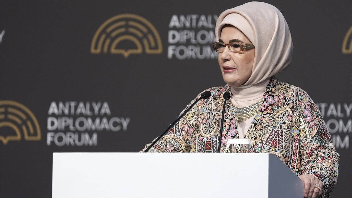 Emine Erdoğan’dan 23 Nisan Ulusal Egemenlik ve Çocuk Bayramı mesajı