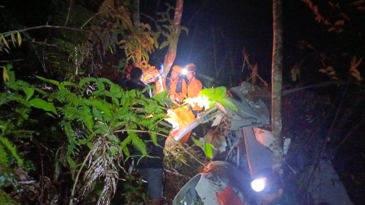 Endonezya’da helikopter faciası: 8 ölü