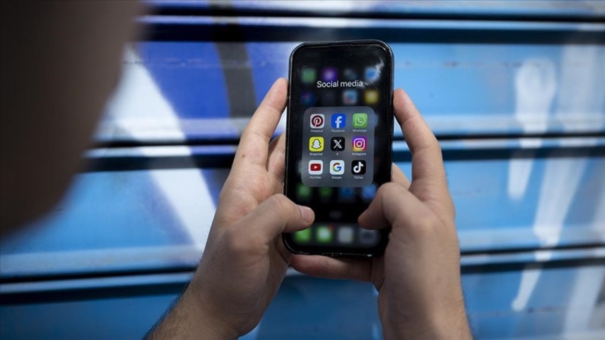 Fransa’da 15 yaş altına kısmi sosyal medya yasağı kabul edildi