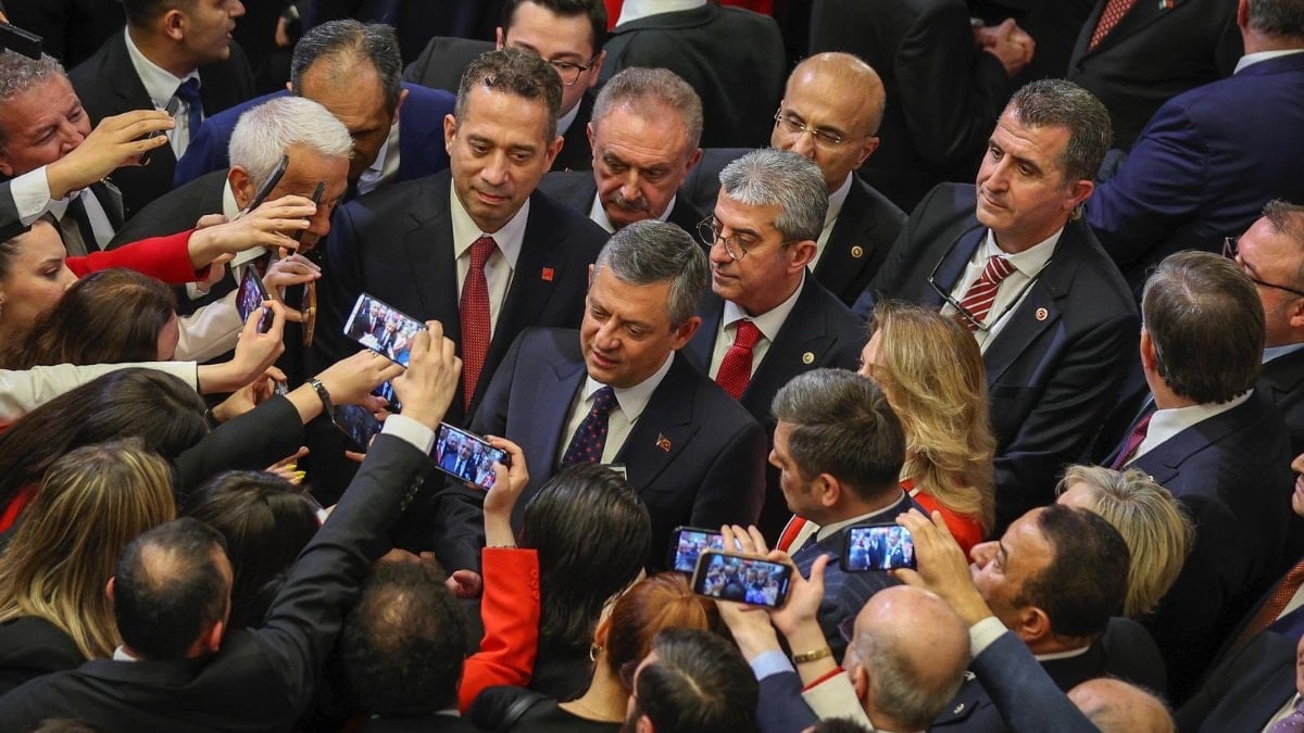 Gaziantep’te CHP yönetimi, mehter gösterisine sırtını döndü: Özgür Özel’den açıklama geldi