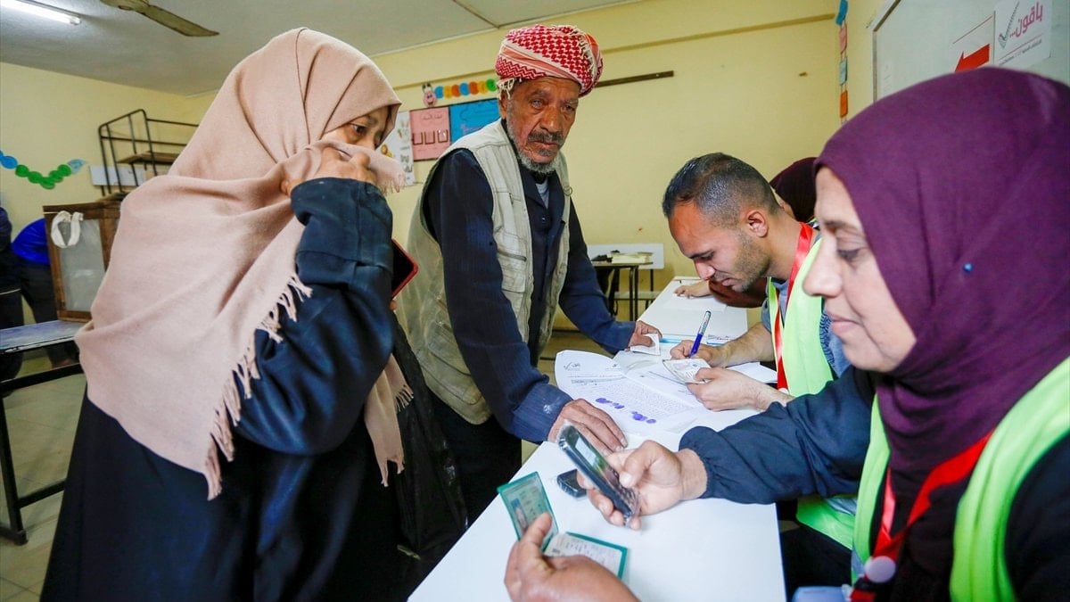 Gazze savaşından sonra ilk: Filistin’de halk sandık başında