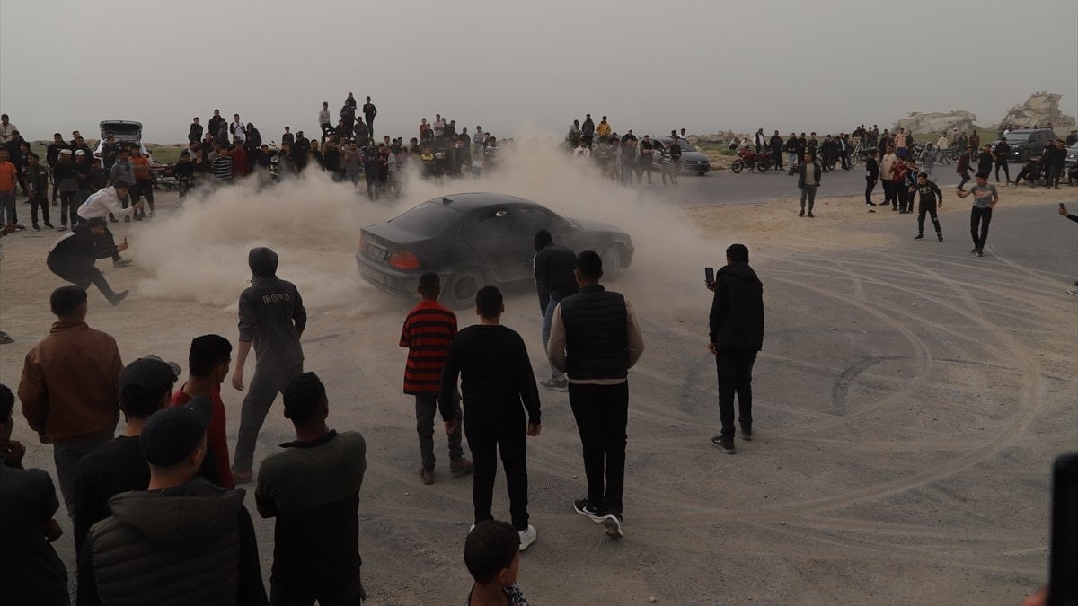 Gazze’de gençler, drift gösterisiyle savaşa inat eğlendiler