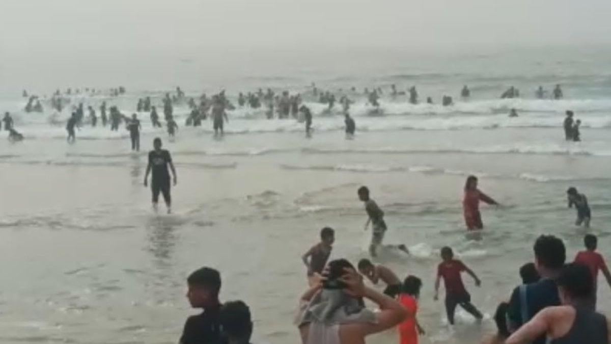 Gazze’de sıcak ve savaş arasında: Sahiller ‘nefes alma alanı’na dönüştü