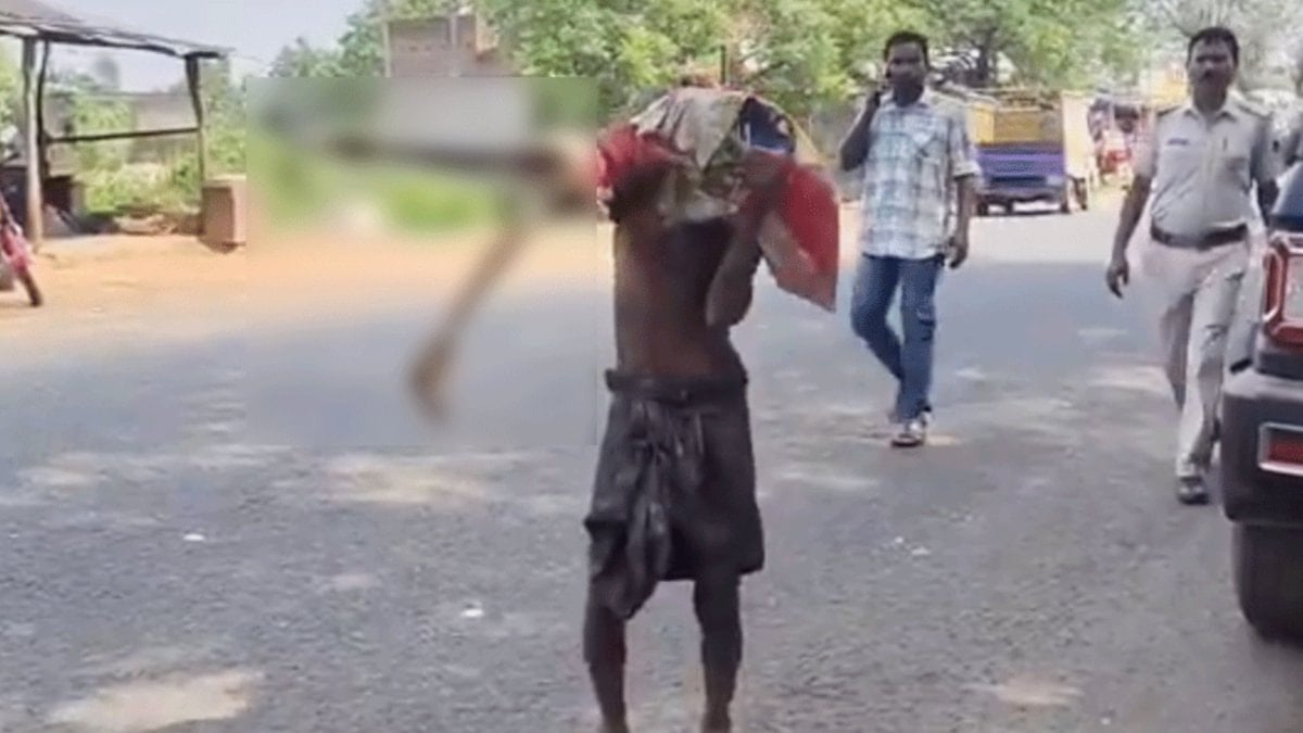 Hindistan’da mezardan kardeşini çıkarıp para çekmeye gitti